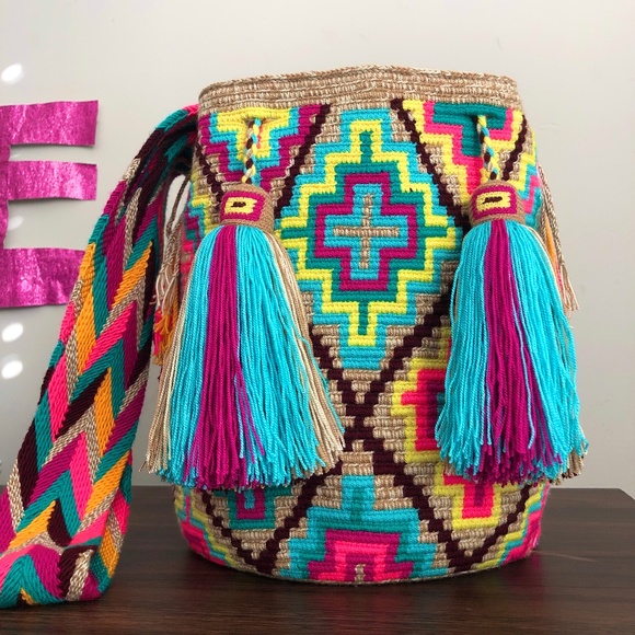 Authentic Wayuu bag/ Neon crosses/ Handmade women's bag/ Size L. - Picture 4 of 9